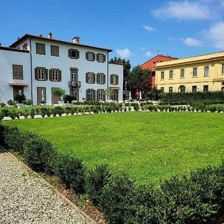 ליבורנו La Villa Apartments - Convenient For Sardinia And Corsica - 4 Beds - Private Parking Included With Camera מראה חיצוני תמונה