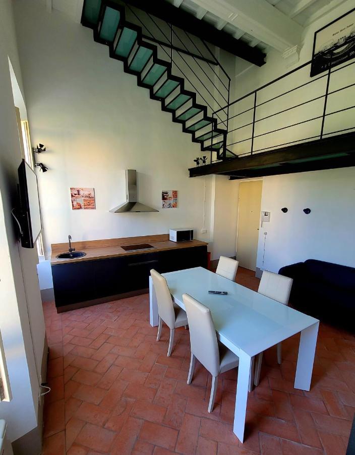 ליבורנו La Villa Apartments - Convenient For Sardinia And Corsica - 4 Beds - Private Parking Included With Camera מראה חיצוני תמונה