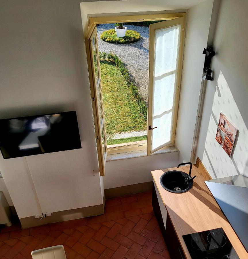 ליבורנו La Villa Apartments - Convenient For Sardinia And Corsica - 4 Beds - Private Parking Included With Camera מראה חיצוני תמונה