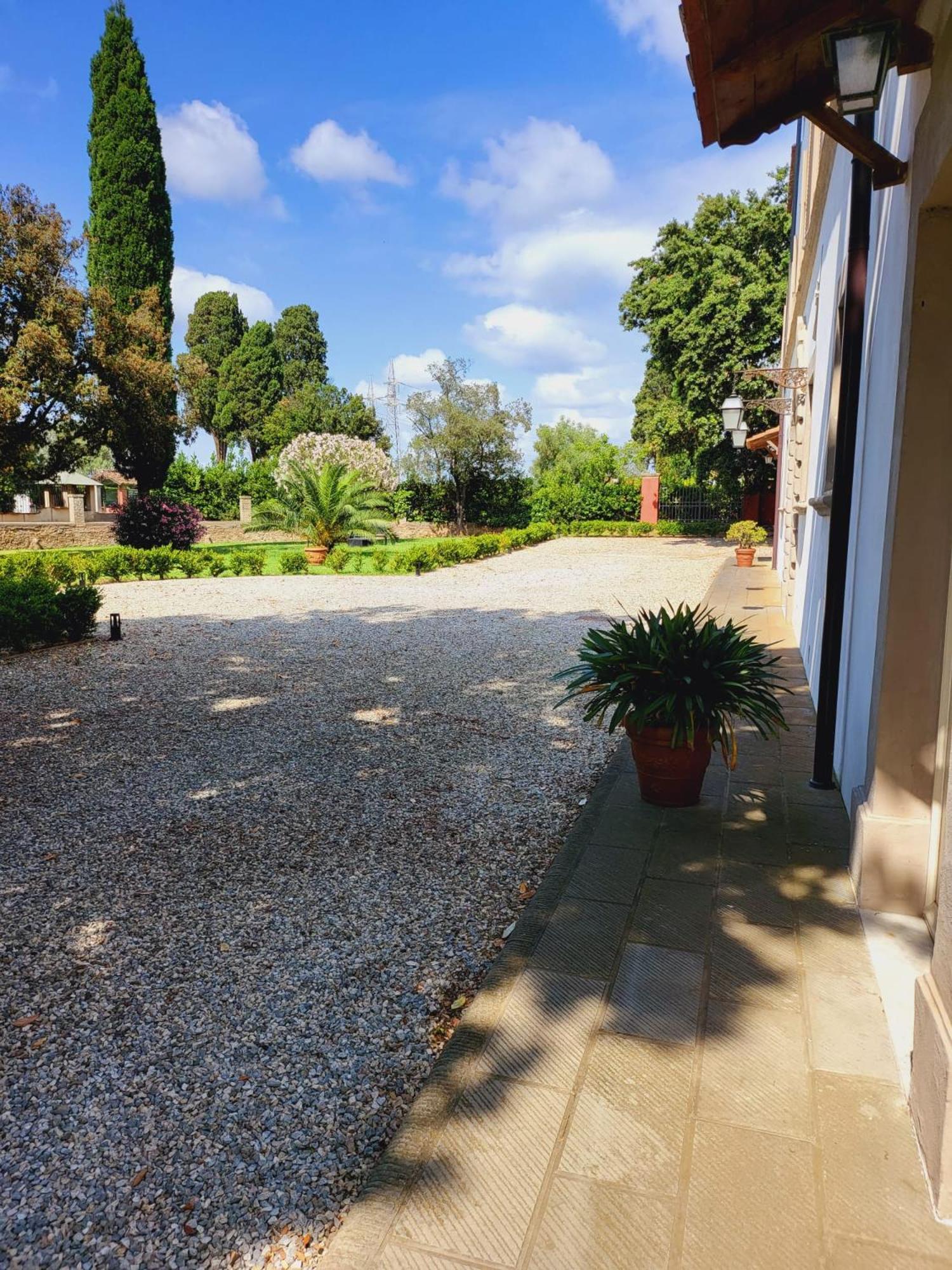 ליבורנו La Villa Apartments - Convenient For Sardinia And Corsica - 4 Beds - Private Parking Included With Camera מראה חיצוני תמונה