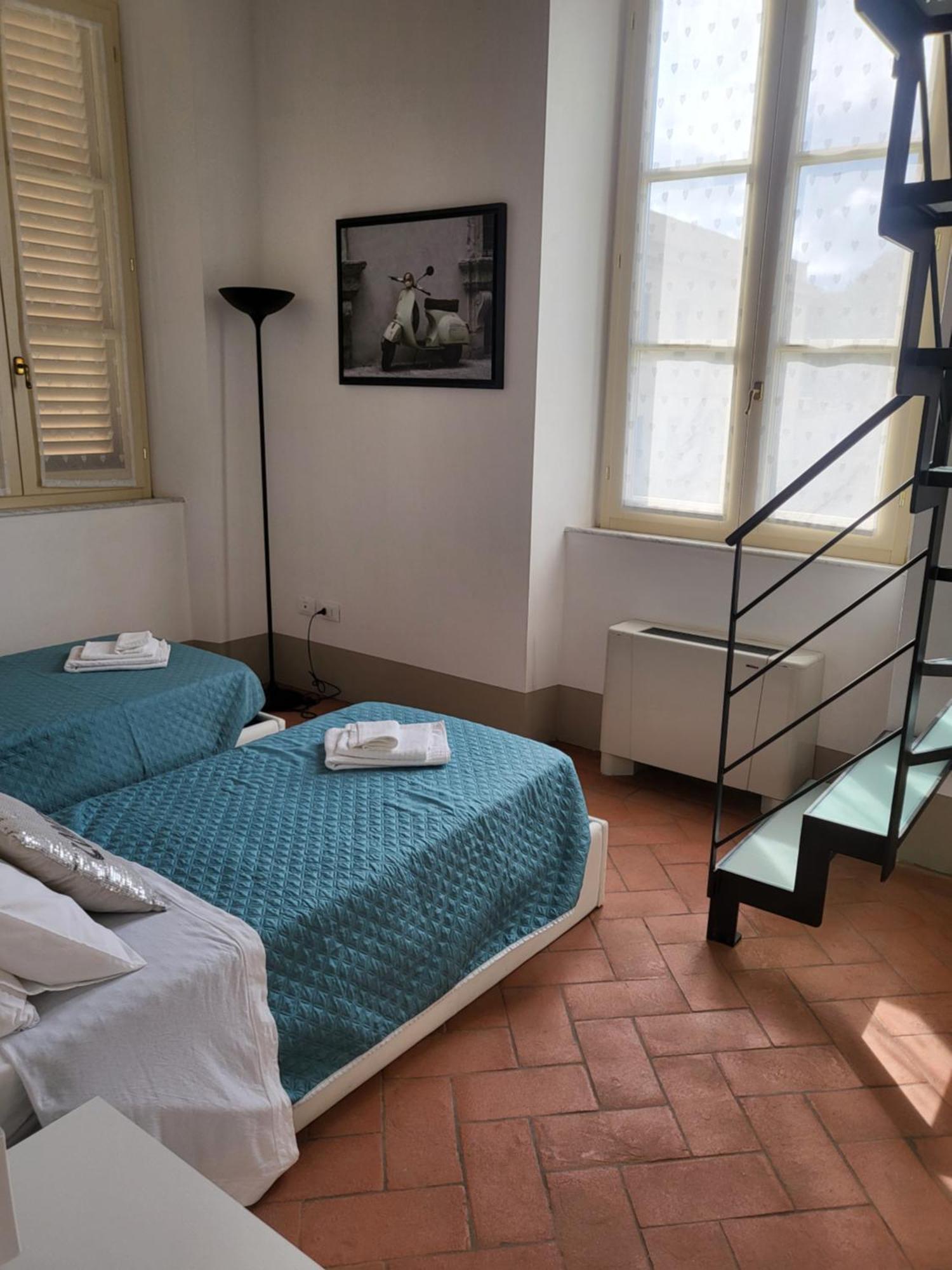 ליבורנו La Villa Apartments - Convenient For Sardinia And Corsica - 4 Beds - Private Parking Included With Camera מראה חיצוני תמונה